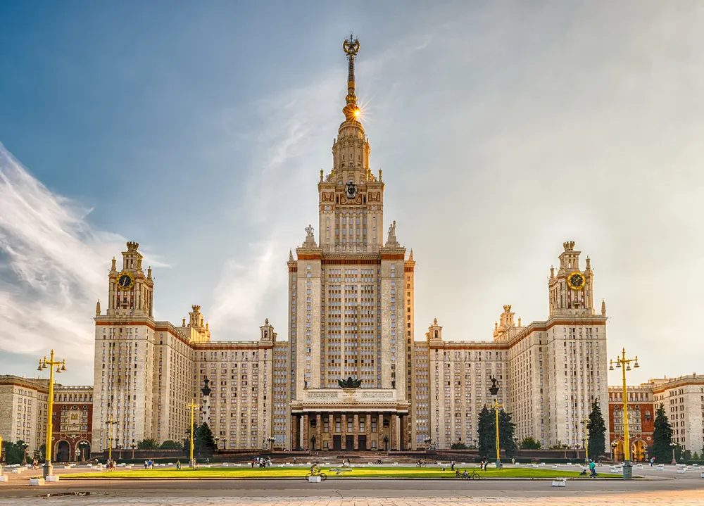 Школьная экскурсия в МГУ