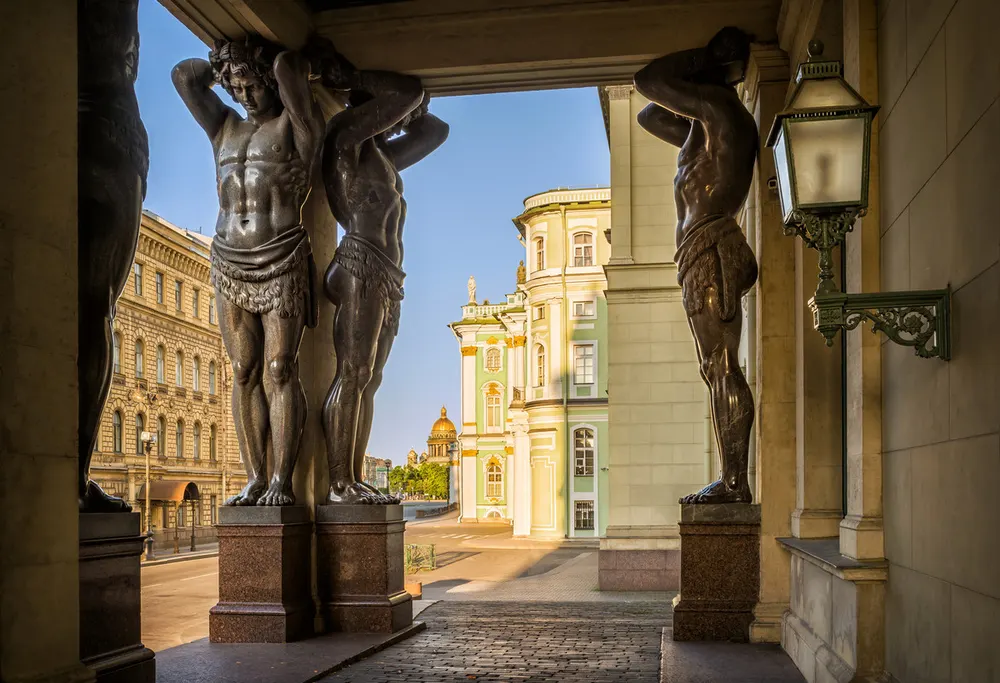 Знаменитый тур в Санкт-Петербург с посещением Эрмитажа, Петергофа и квестом по Петропавловской крепости (2 дня и 1 ночь)