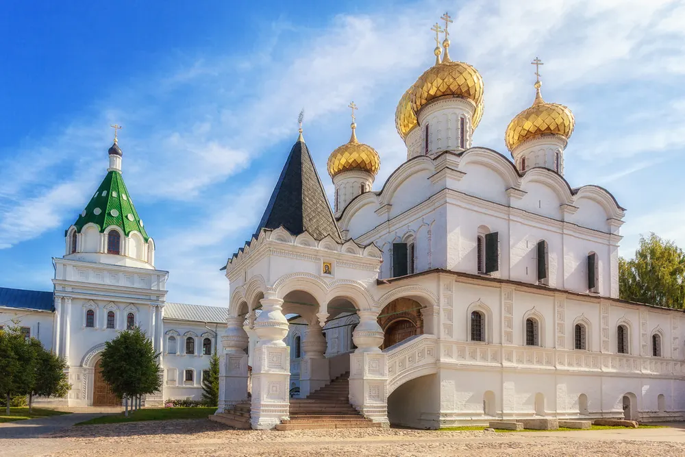 Тур в Кострому с посещением Ипатьевского монастыря, Музея Сладостей и Музея сыра